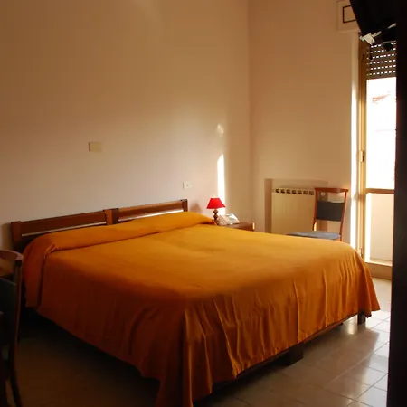 Smeraldo Отель Кастельнуово-ди-Магра