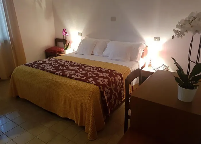 Отель Smeraldo Кастельнуово-ди-Магра